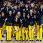 Vôlei Feminino: campeã da Superliga pelo Gerdau Minas é homenageada no pódio