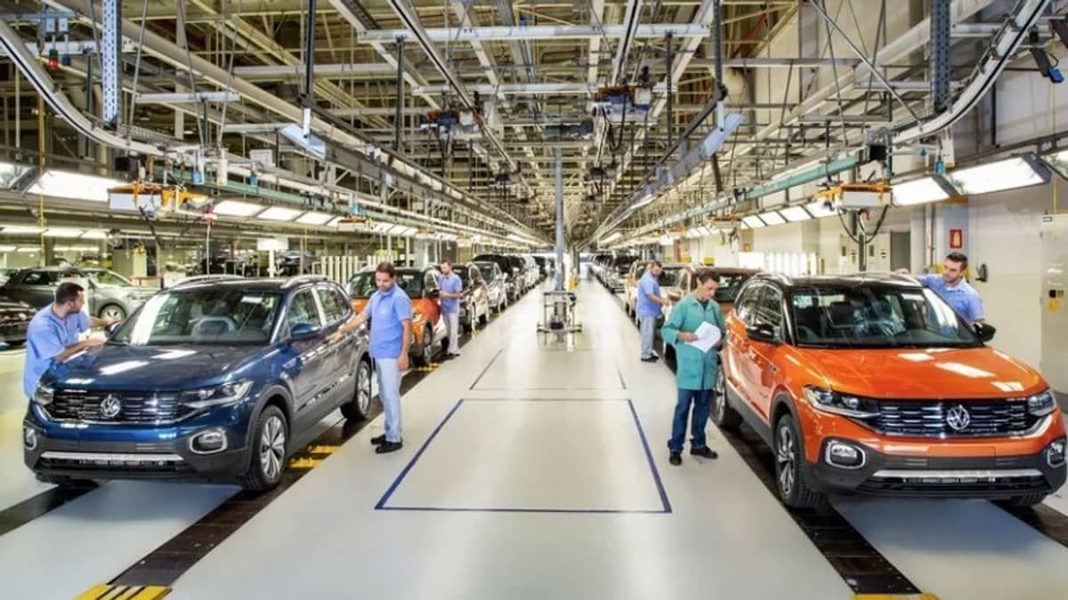Volkswagen alega 'estagnação do mercado' e suspende produção de carros no Brasil 