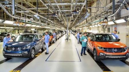 Volkswagen decidiu suspender fabricação de carros em fábricas do Brasil