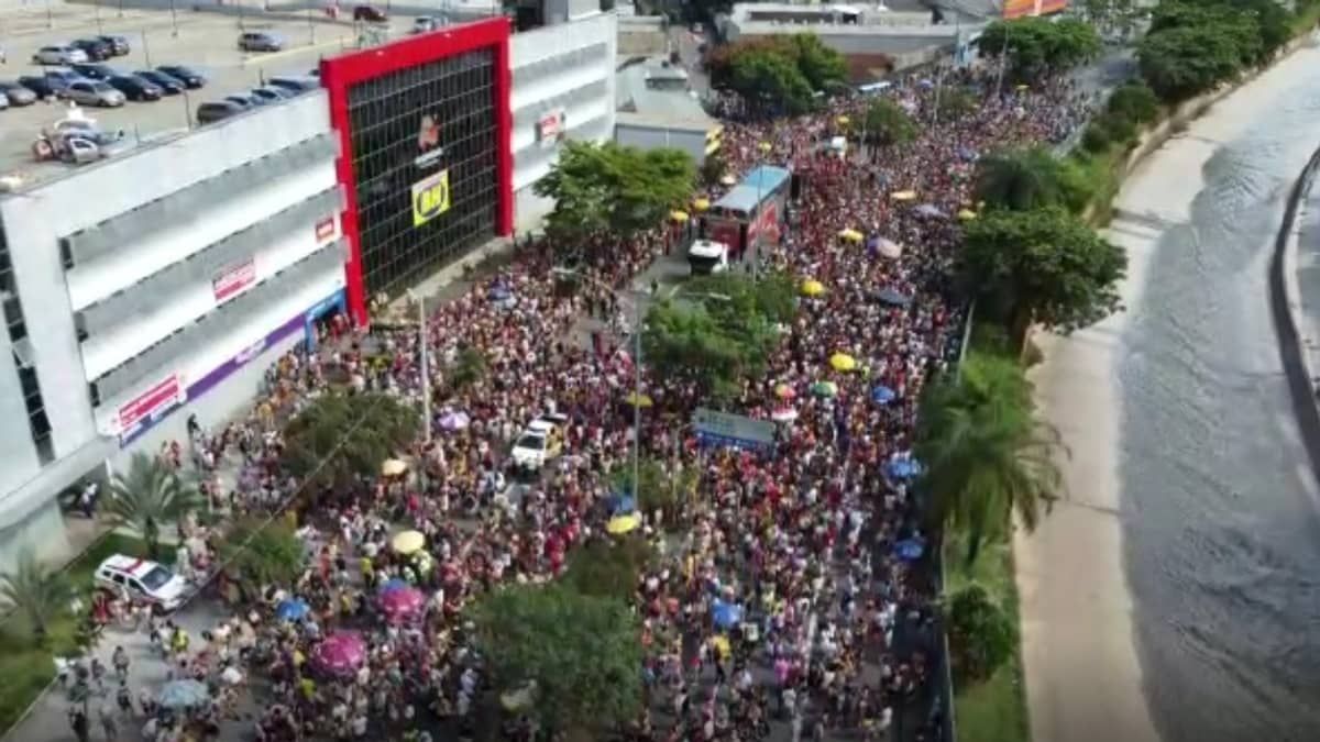 Carnaval de BH visto de cima: imagens áreas mostram dimensão dos blocos