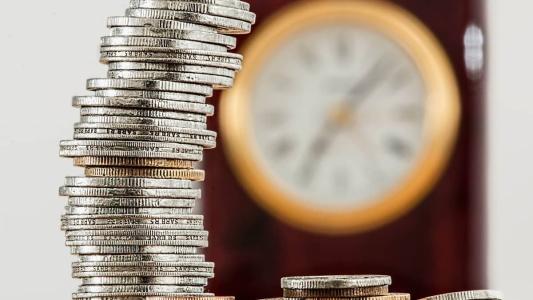 Volta da inflação em julho não deve afetar trajetória de queda dos juros, dizem economistas.