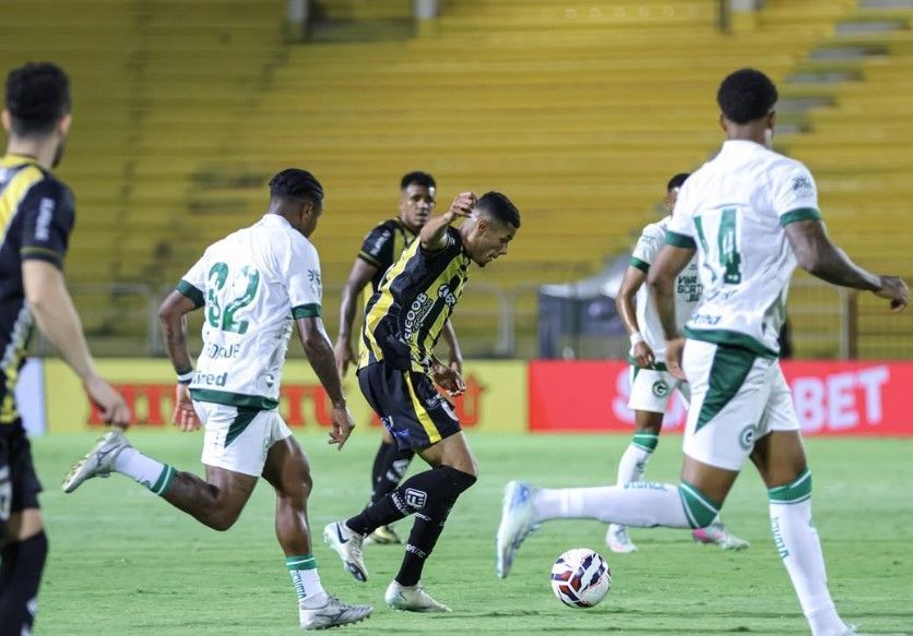 Goiás empata com Volta Redonda e segue na vice-liderança da Série B