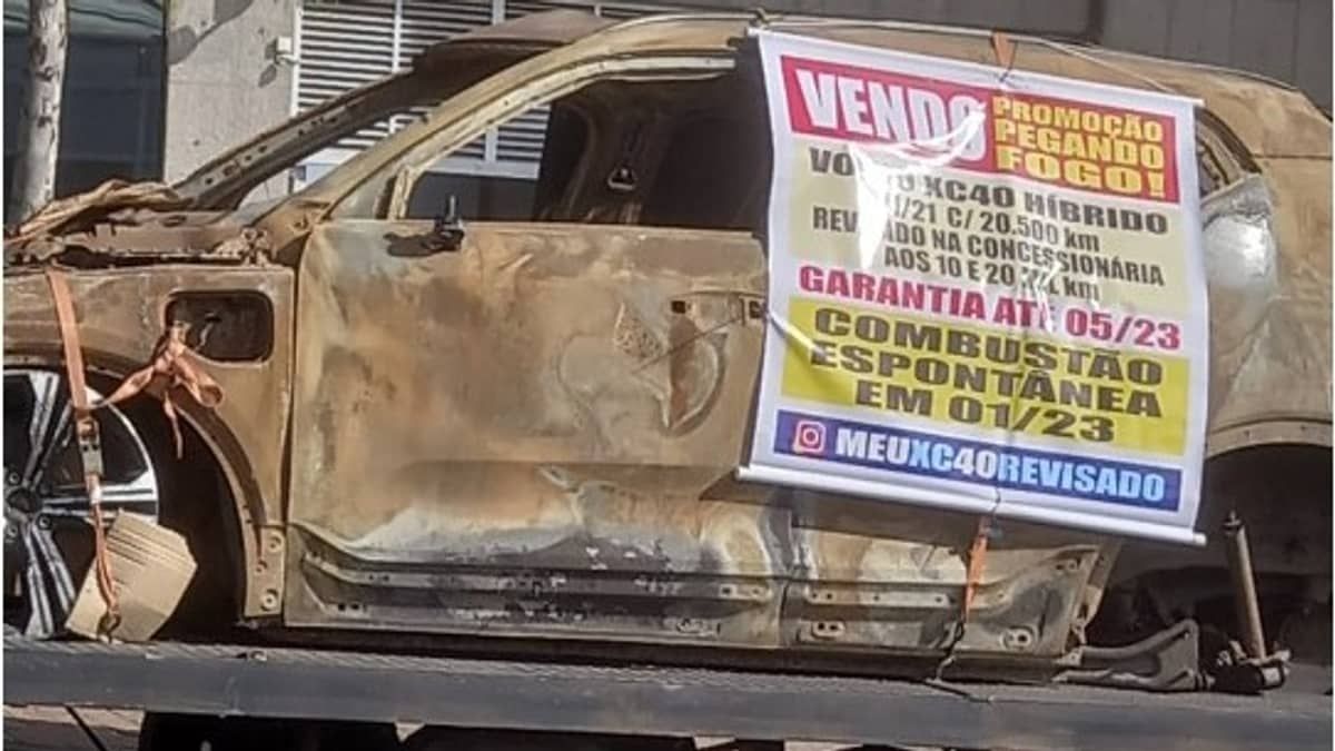 Vídeo: Volvo avaliado em R$ 250 mil pega fogo e dono coloca carcaça na porta de agência de Belo Horizonte