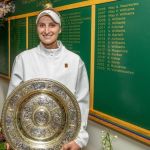 Vondrousová supera Jabour em sets diretos e vence título de Wimbledon