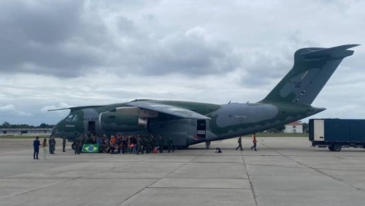 Voo com brasileiros para repatriação