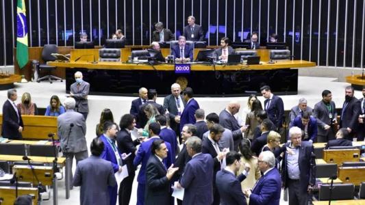 Votação da desoneração da folha de pagamentos para 17 setores será votada nesta quarta-feira (30)
