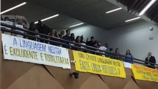 Votação de projeto para barrar linguagem neutra foi marcada por protestos na Câmara de BH