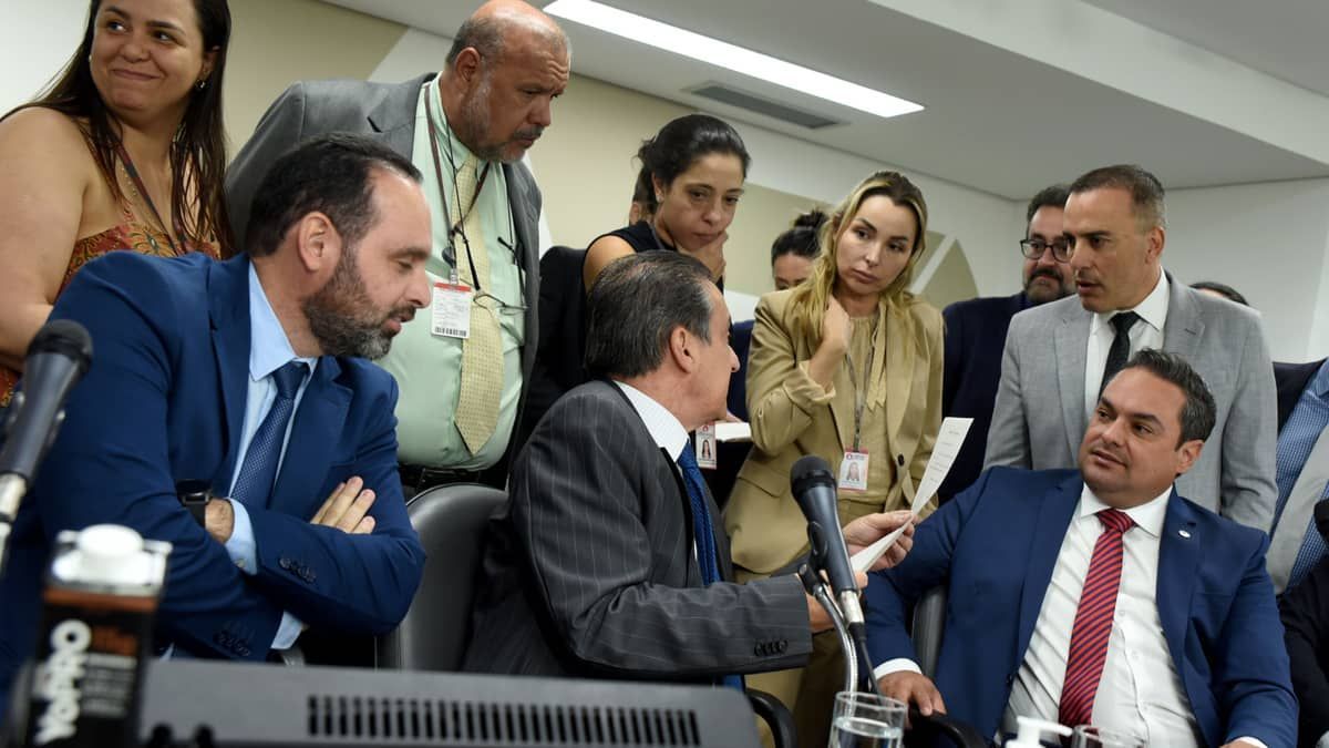 Votação de projeto que aumenta ICMS é 'teste' para Zema na Assembleia