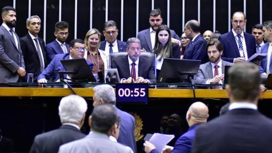 Votação do arcabouço fiscal e dos destaques são votados nesta terça-feira (22)