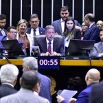 Câmara aprova texto-base do novo arcabouço fiscal; saiba o que muda