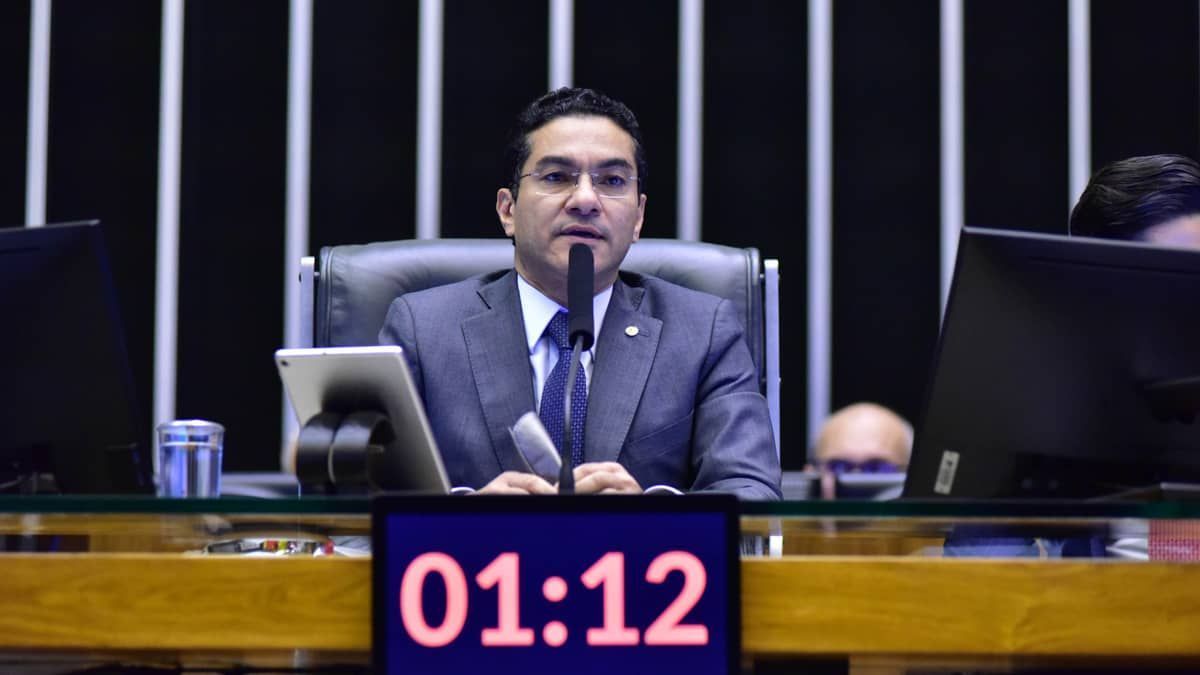 Vice-presidente da Câmara mantém acordo de Lira, e votação do PL das offshores será no dia 24