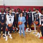 Vice-presidente dos EUA surpreende time de basquete em preparação para Paris 2024