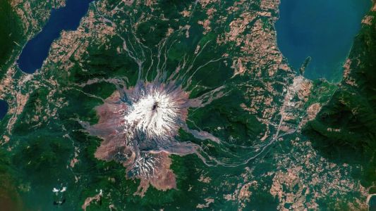 Vulcão fica próximo de área turística