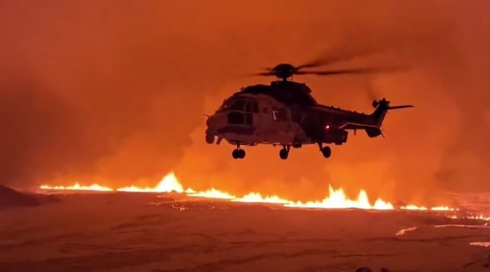 Vídeo: vulcão entra em erupção na Islândia e cerca de 4 mil habitantes deixam área