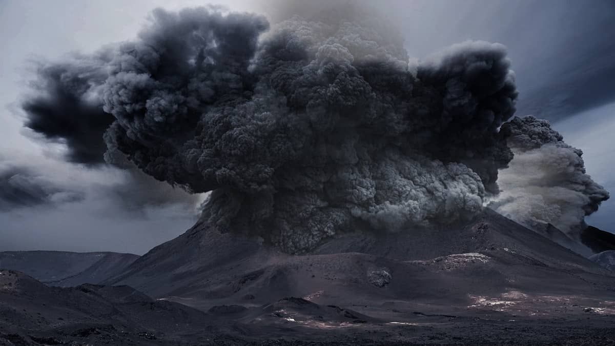 Vulcão Popocatépetl continua emitindo gases e cinzas no México