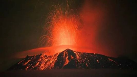 Vulcão Popocatepetl, no México, está em erupção