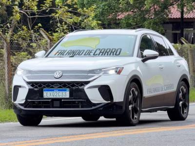 Volkswagen T-Roc flagra