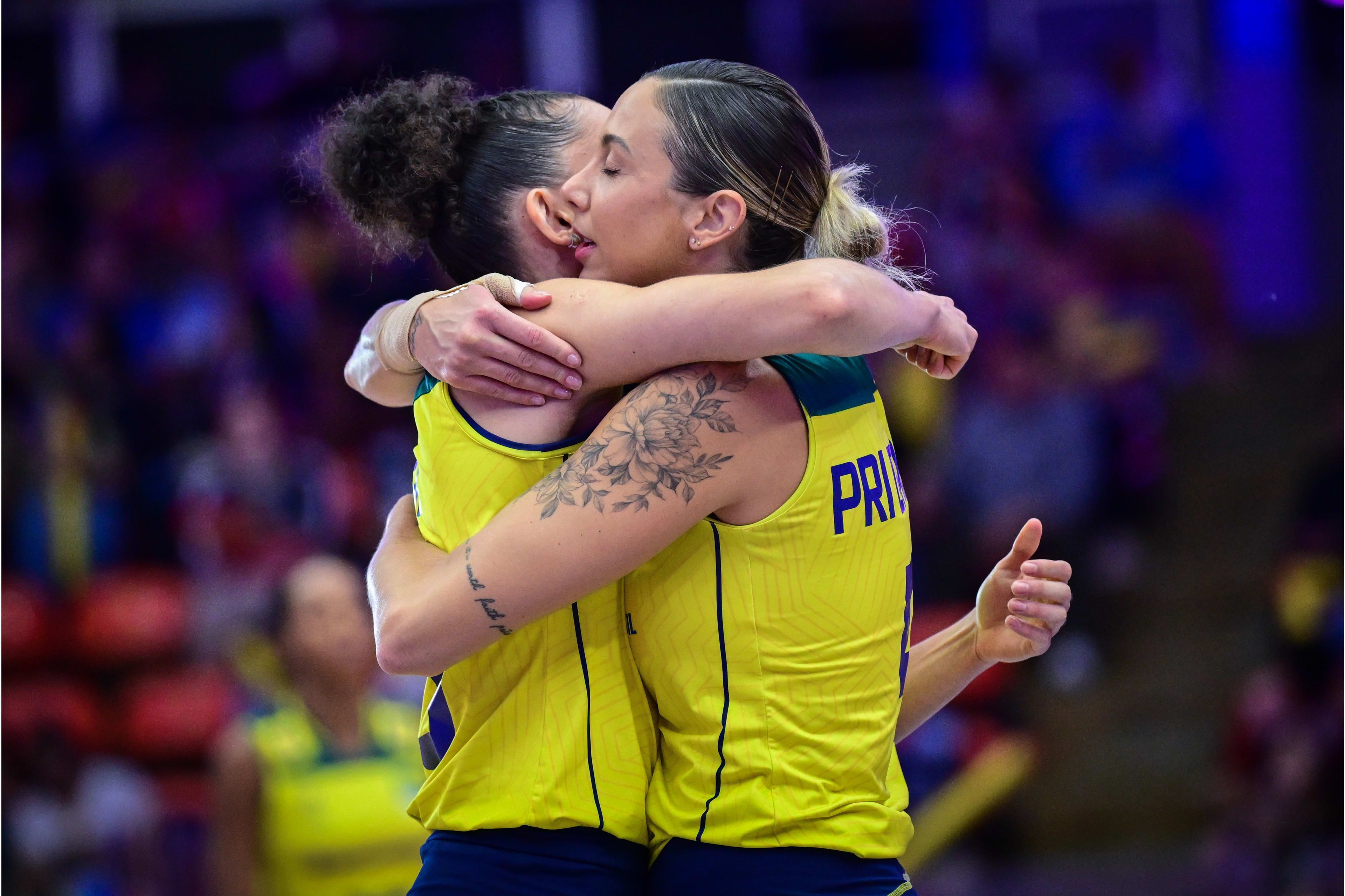 Vôlei: jogadora do Minas cai no choro após ficar fora dos Jogos Olímpicos