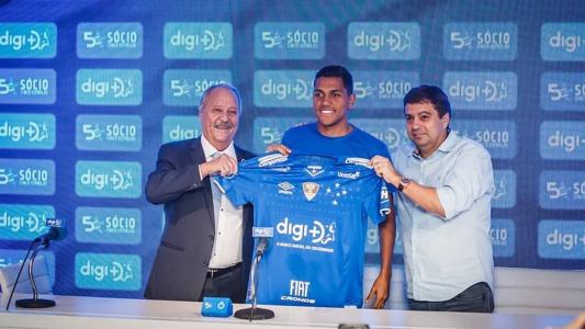 Wagner e Itair Machado apresentaram Pedro Rocha como reforço do Cruzeiro