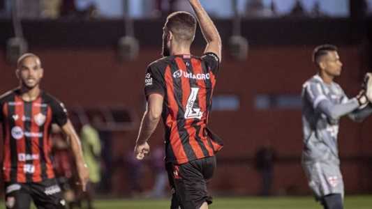 Wagner Leonardo foi o herói do jogo para o Leão