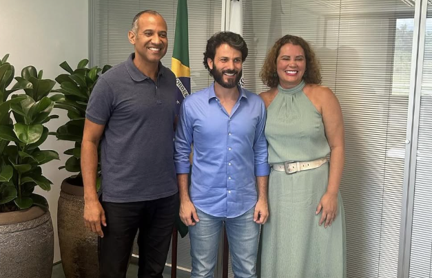 PV suspende vereador de BH após foto ao lado de Marcelo Aro e Nely Aquino