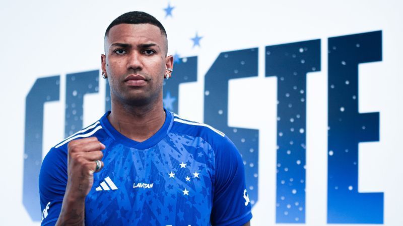 Lateral da Seleção manda recado a Walace, e torcida do Cruzeiro reage: 'Aguardamos você'
