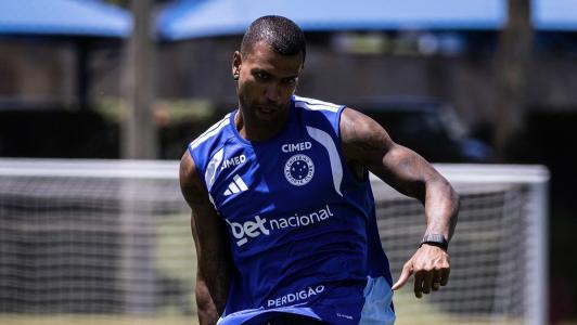 Walace durante treino pelo Cruzeiro na temporada 2026