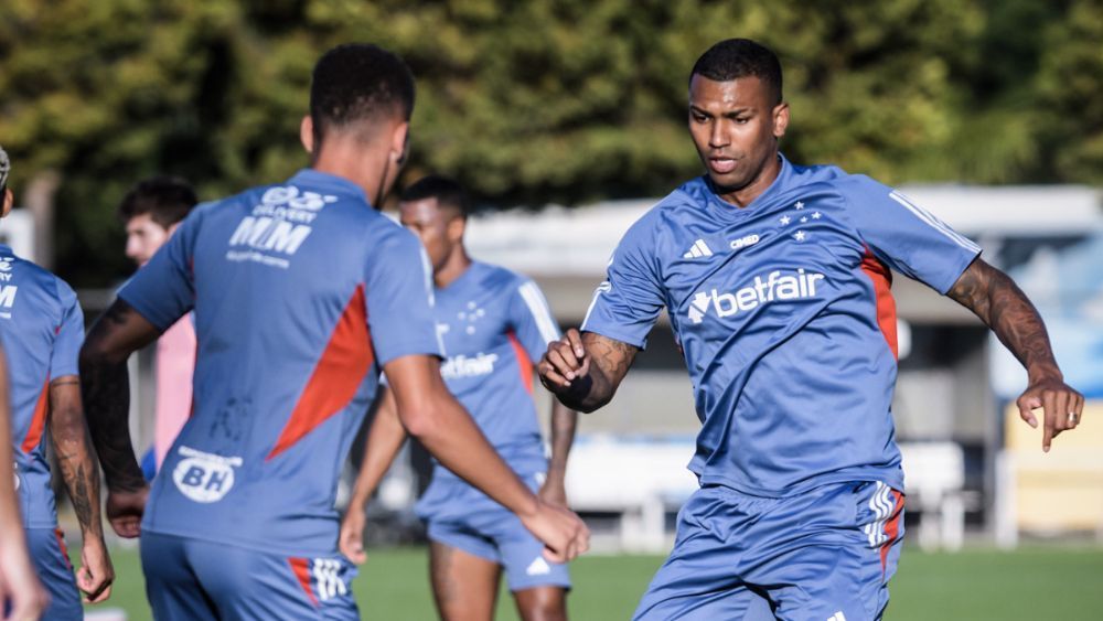 Com reforços e retornos, Cruzeiro divulga relacionados para duelo com Juventude