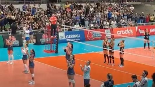 Walewska foi homenageada antes da partida entre Minas e Praia Clube, na final do Mineiro de Vôlei feminino