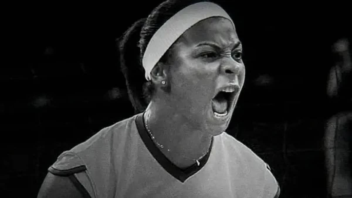 Walewska é homenageada antes de Brasil x Turquia, pelo Pré-Olímpico de Vôlei