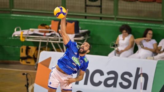 Wallace de Souza, oposto do Cruzeiro, está fora de ação desde janeiro