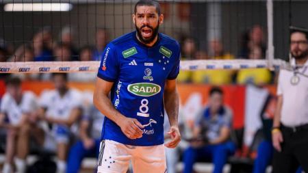 Wallace voltou ao time do Cruzeiro após polêmica, e marcou o ponto do título