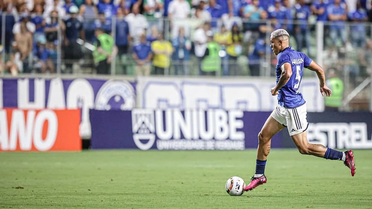 Cruzeiro: Pezzolano elogia parte física de Wallisson, mas cobra aprimoramento tático do volante
