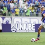 Cruzeiro: Pezzolano elogia parte física de Wallisson, mas cobra aprimoramento tático do volante