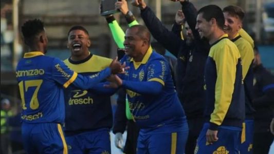 Walter durante partida pelo Pelotas