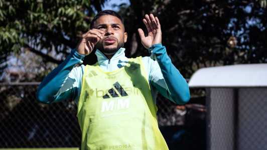 Wanderson durante treino na Toca da Raposa II pelo Cruzeiro em 8 de julho de 2025