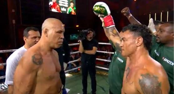 Wanderlei Silva (esq) e Popó (dir) antes de luta