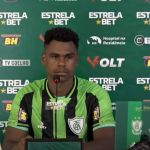 América: Wanderson elogia estrutura do Coelho e fala sobre rodízio de zagueiros