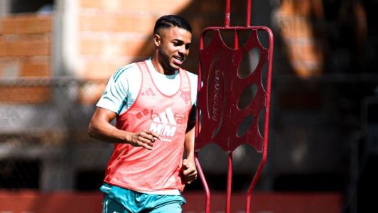 Wanderson durante treino na Toca da Raposa II com o Cruzeiro em 29 de maio de 2025