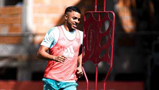 Wanderson durante treino na Toca da Raposa II com o Cruzeiro em 29 de maio de 2025