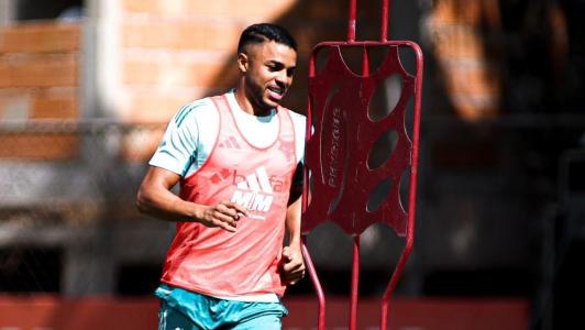 Wanderson durante treino na Toca da Raposa II com o Cruzeiro em 29 de maio de 2025