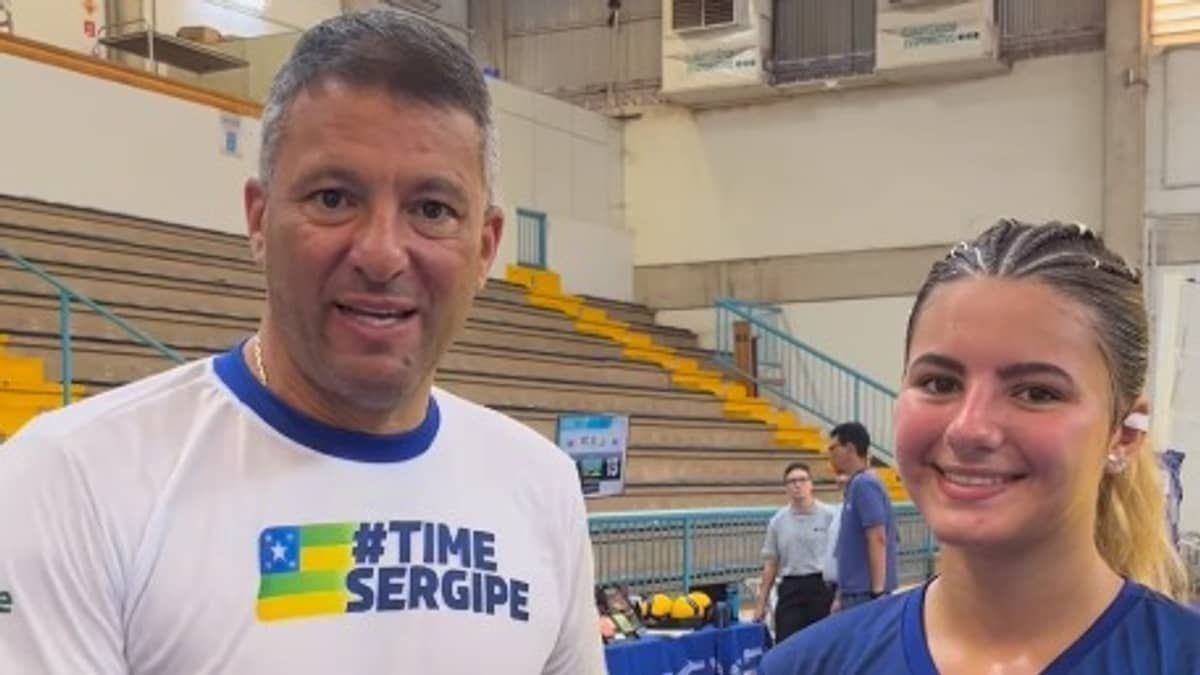 Ex-atacante da Seleção marca presença nos Jogos da Juventude para assistir à filha