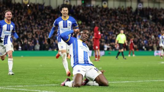 Welbeck marcou o terceiro do Brighton na vitória sobre o Liverpool