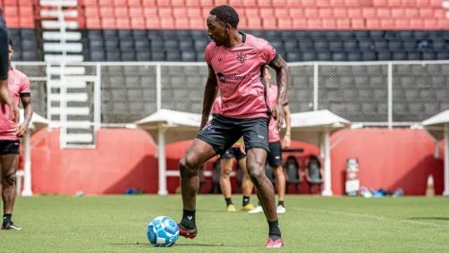 Welder, atacante do Vitória