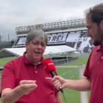 Wellington Campos se emociona na Vila Belmiro : 'Pelé não morrerá jamais'