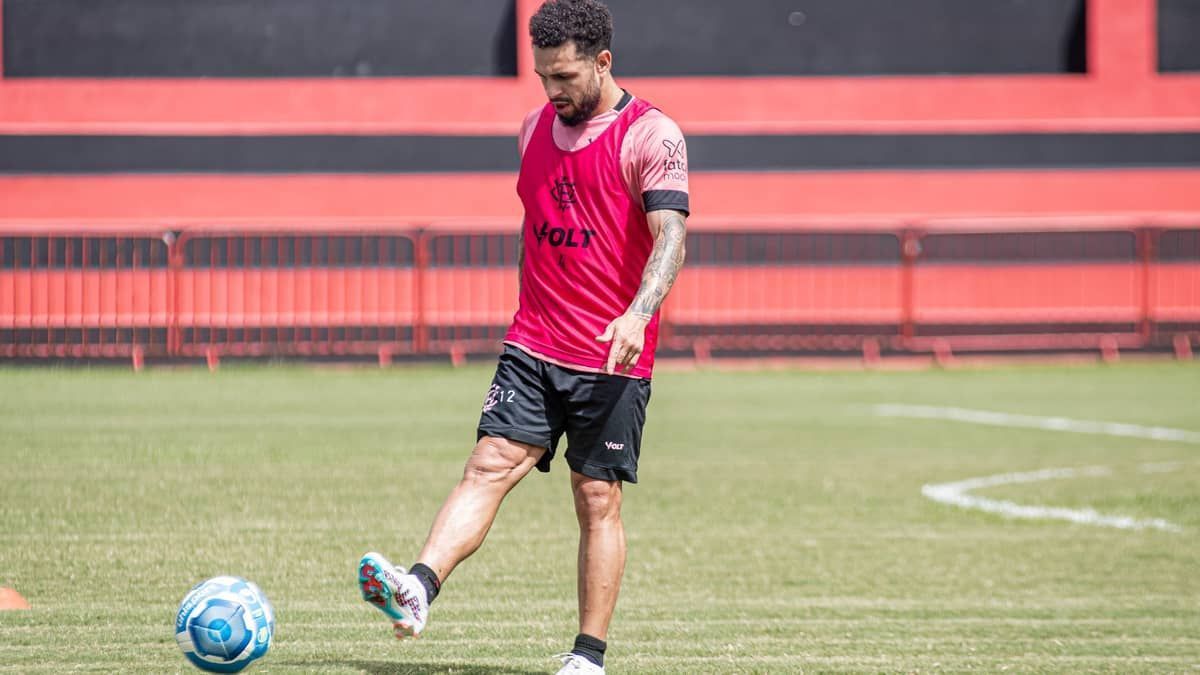 Líder, Vitória aguarda pelo retorno de oito jogadores contra o Atlético-GO