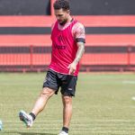 Líder, Vitória aguarda pelo retorno de oito jogadores contra o Atlético-GO