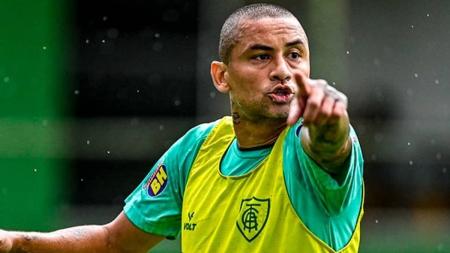 Wellington Paulista durante treino do América nessa quarta (11)