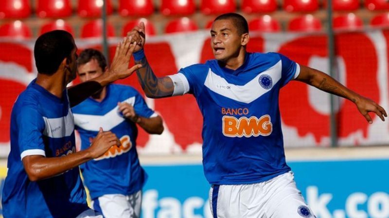 Ex-Cruzeiro diz que ídolo do Atlético foi o zagueiro mais 'chato' que enfrentou