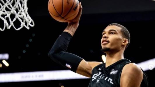 Wembanyama fará estreia na NBA nesta quarta-feira (25)